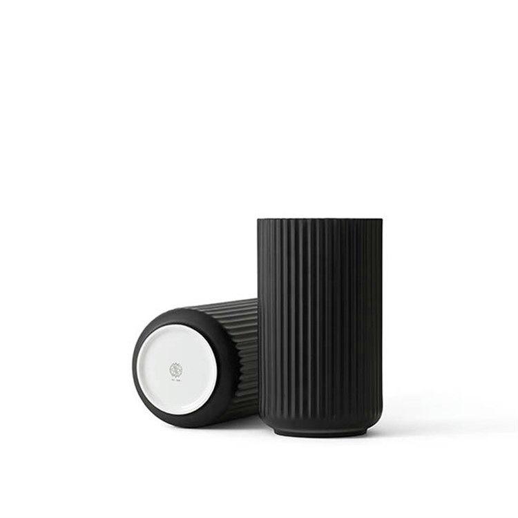 Klassisk Sort Lyngby Vase i Håndlavet Porcelæn