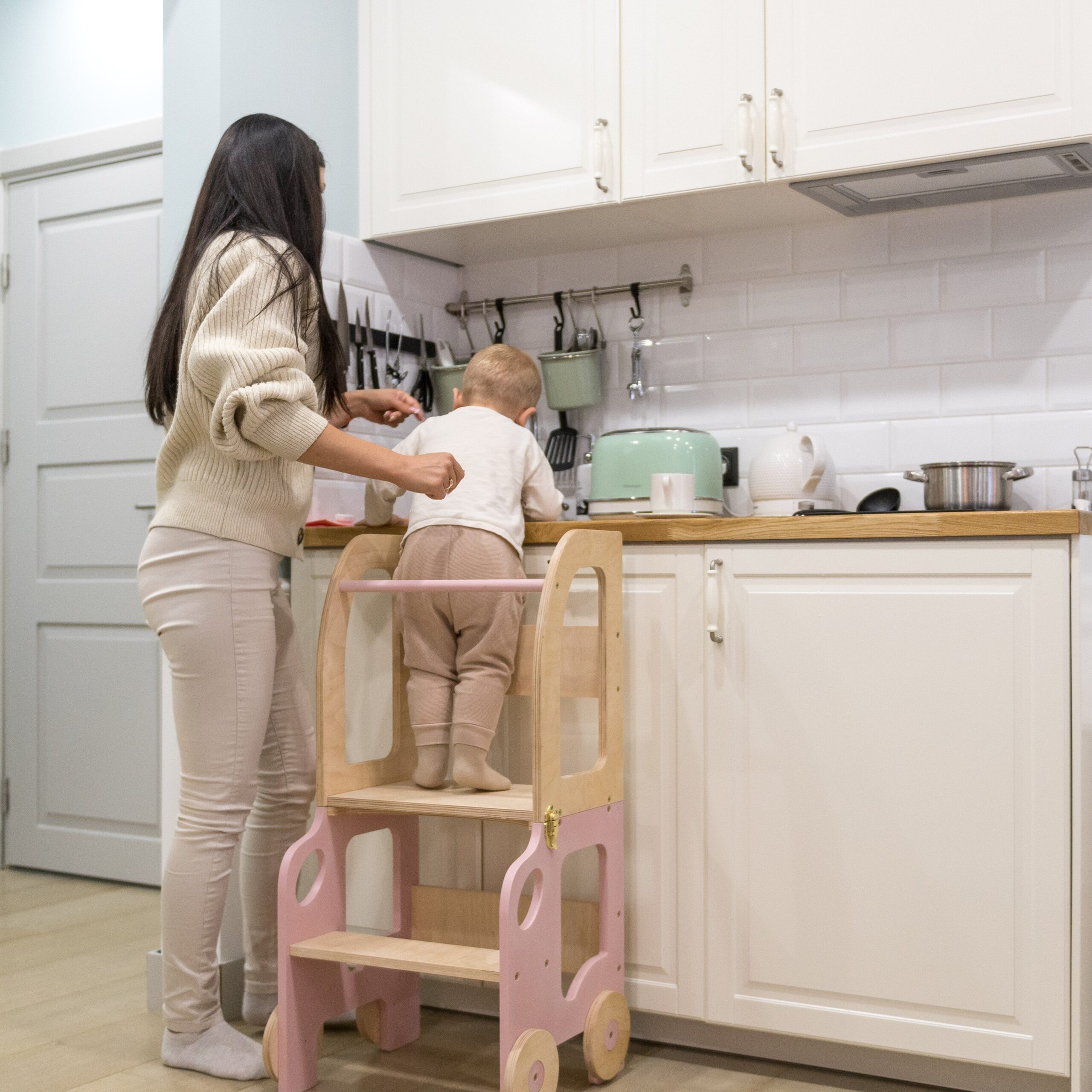 Køkkentrappe Montessori-læringstårn: Bord Stol Og Trappe ét Til Barn Pink Og Naturfarvet
