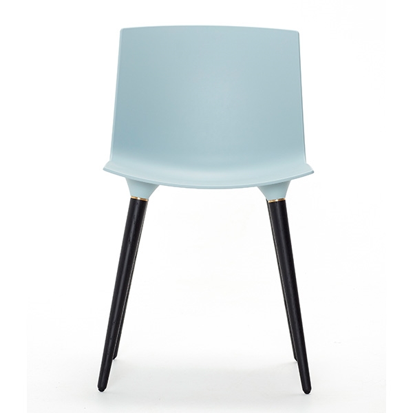 Andersen Furniture Tac Spisebordsstol Plast Isblå Sort Stel Eg Sort Lakeret : Erling Christensen Møbler