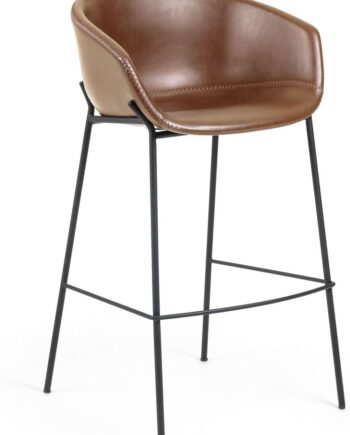 Barstol Kave Home Yvette   Brun Pu-læder Med Sort Stel Armlæn Og Fodstøtte   Moderne Nordisk Design