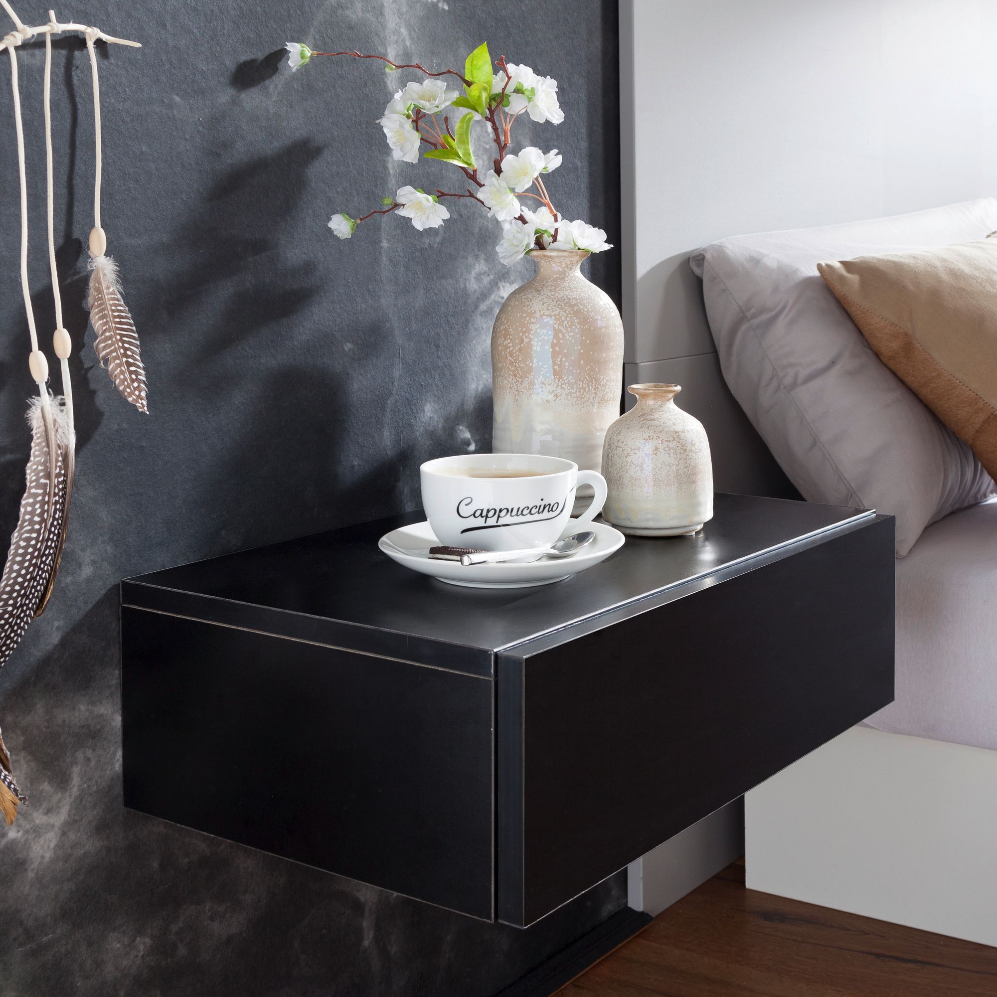 Enkelt Natbord   Tidløst Design  Sort