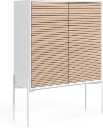 Highboard Kave Home Marielle Højt Skab   Hvidt Askefiner Og Jernben    Justerbare Hylder  Trykåbning  Nordisk Design