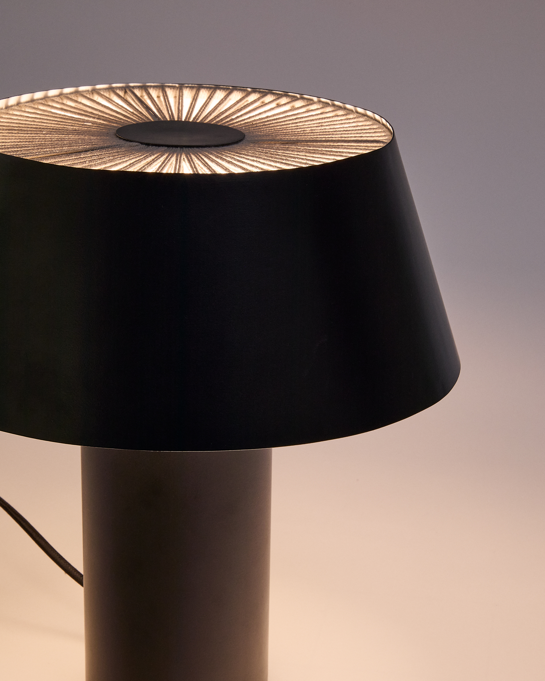 Kave Home Ancare Bordlampe Sort Metal Og Beige Tovsnor