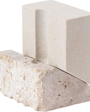 Lysestage Kristina Dam Offset Skulpturel   Sandsten Travertin H10ã B7ã L10 Cm Hvid Sandfarve