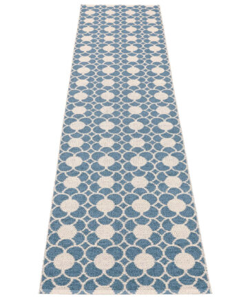 Pappelina Anya Gulvtæppe 300    70 Cm  River Blue Vanilla