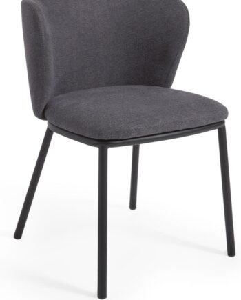 Spisebordsstol Med Armlæn Kave Home Ciselia Mørkegrå Chenille Stof Mat Sort Stel Bæredygtig Nordisk Design