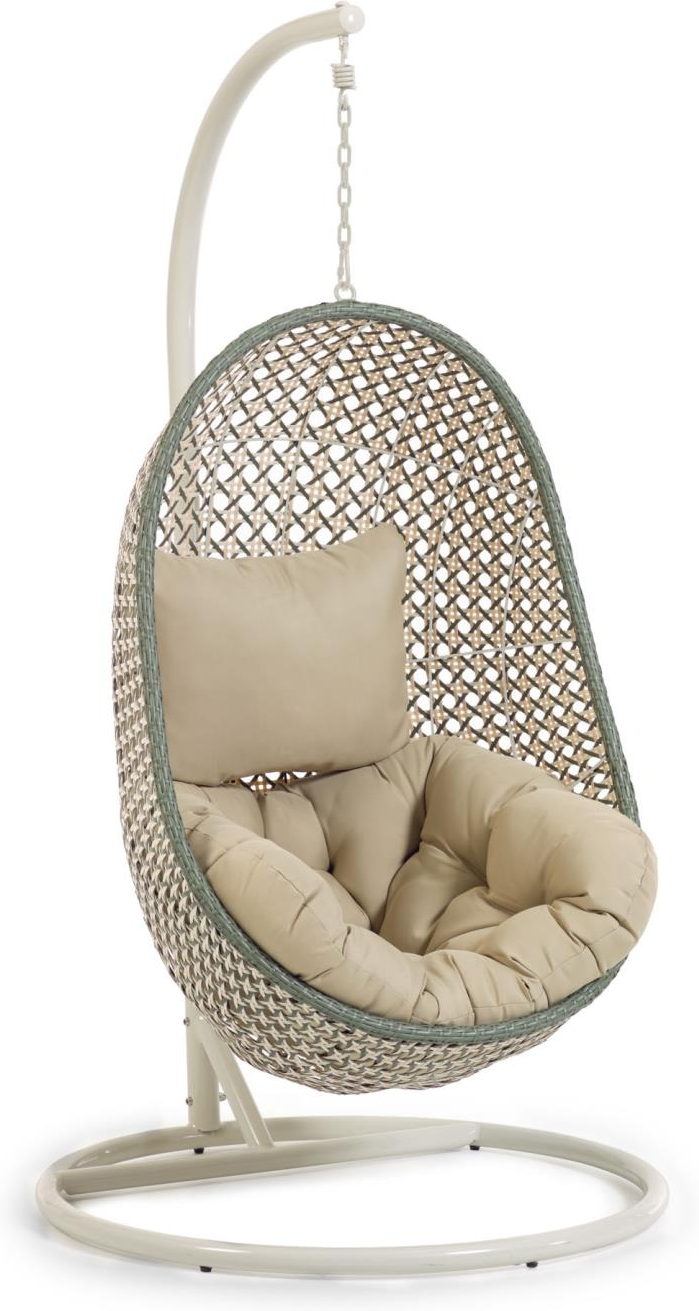 Udendørs Hængestol Kave Home Cira Håndflettet Polyrattan Med Beige Hynder Og Pulverlakeret Stålstativ