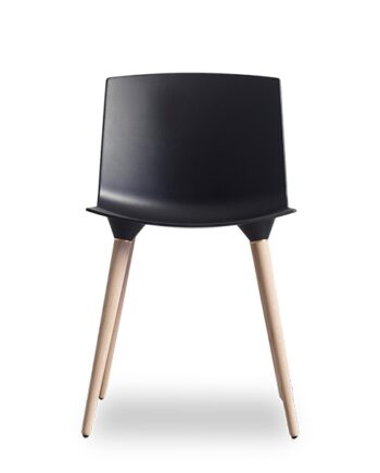 Andersen Furniture Tac Spisebordsstol Plast Sort Hvidpigmenteret Mat Lak Eg Hvidpigmenteret Mat Lak : Erling Christensen Møbler