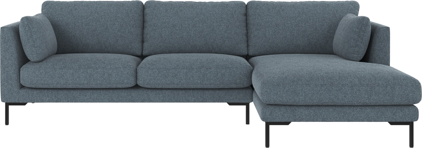 Chaiselongsofa Højrevendt Rowico Corwin Bobby Mellemblå Med Sorte Pulverlakerede Ben   Fsc-træstel