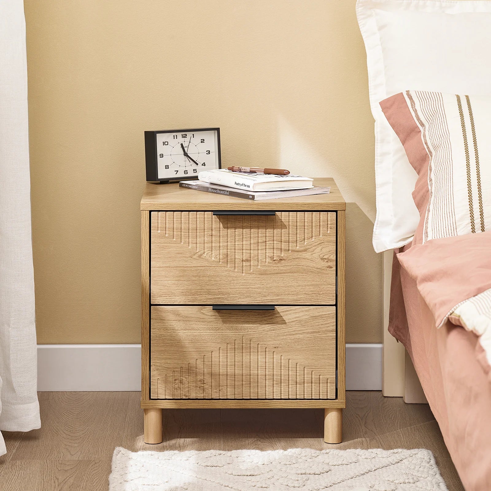 Elegant Og Pladsbesparende Sengebord   Naturtræ  B40   D42   H47 Cm
