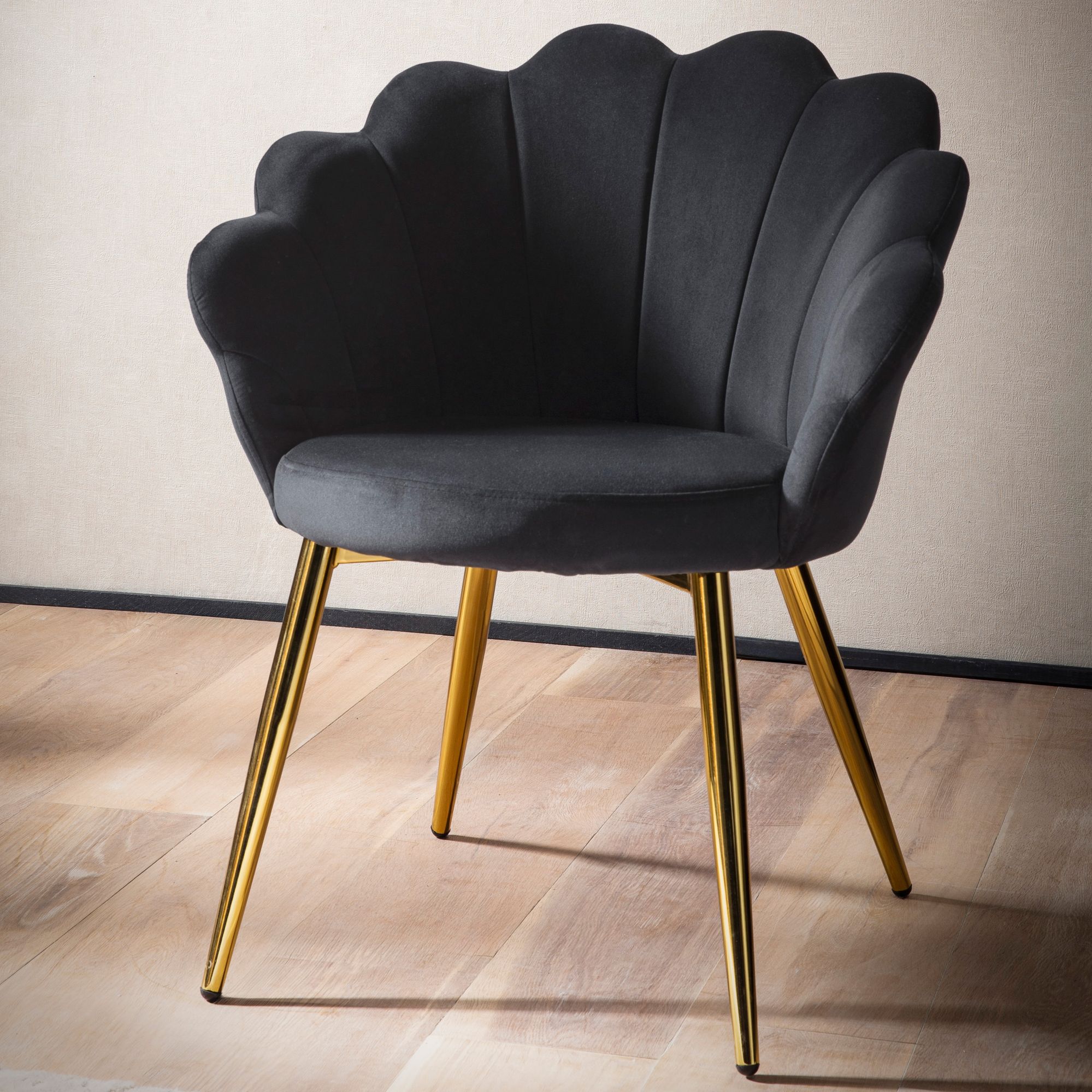 Elegant Polstret Stol Med Tulipanryg  Sort Med Guldfarvede Ben
