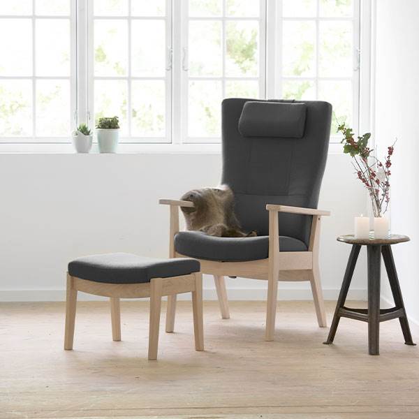 Farstrup Furniture Farstrup Comfort 7900 Edge Lænestol Med Skammel Med Magasin : Erling Christensen Møbler  : Erling Christensen Møbler