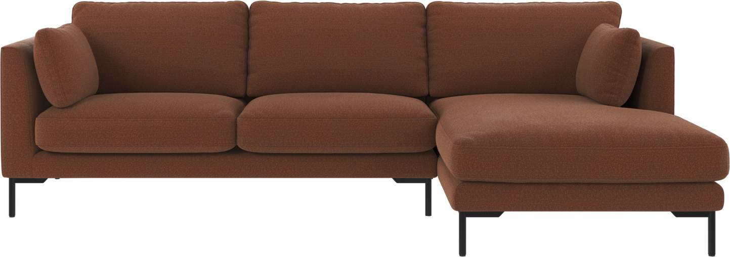 Rowico Corwin Chaiselongsofa Højrevendt Rita 96 Rød Med Sort Metalstel 270x160 Cm