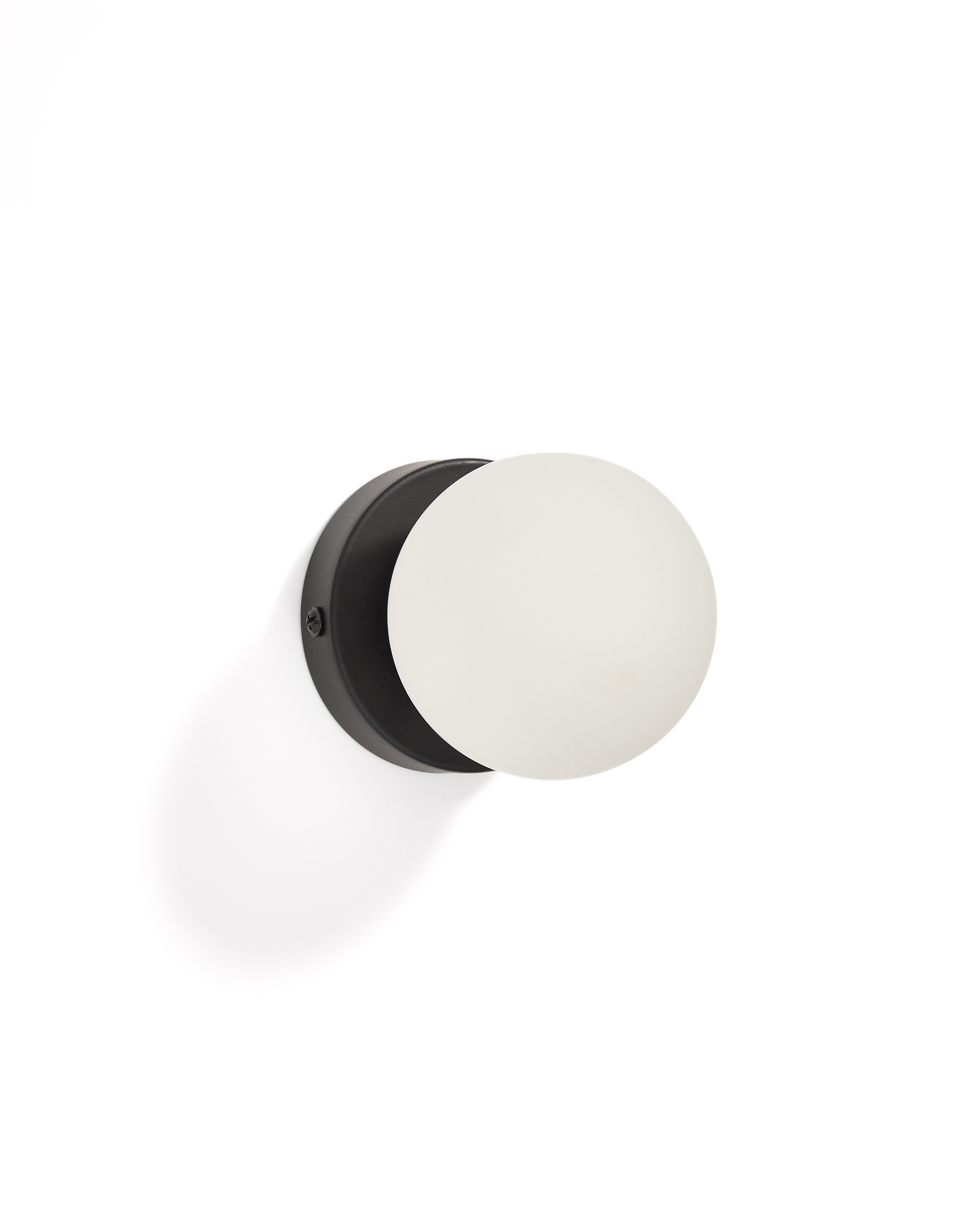 Kave Home Brisia Væglampe   Matteret Glaskugle Og Sort Metal  ø8