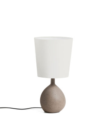 Kave Home Viona Stor Bordlampe Elfenben Bomuld Og Grå Metal Med Tekstureret Steneffekt   :36