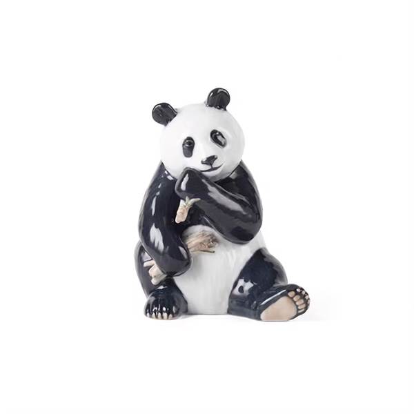 Royal Copenhagen Figurer Spisende Panda  18 Cm  : Erling Christensen Møbler