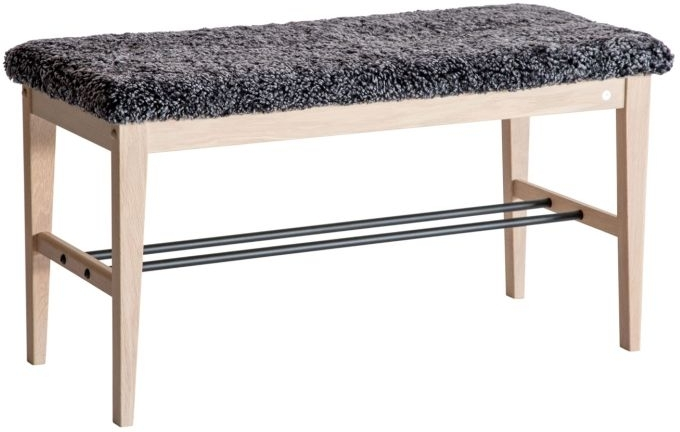 Bænk Oscarssons Möbel Cora Hvidolieret Eg Med Mørkegråt Fåreskind Og Stålstræbere 90x40 Cm