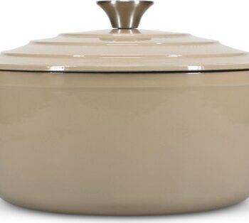 Støbejernsgryde Salt   Pepper Ferno ø26 Cm Beige  Ovnsikker Til Induktion Og Ovn  Leveres   Gaveæske